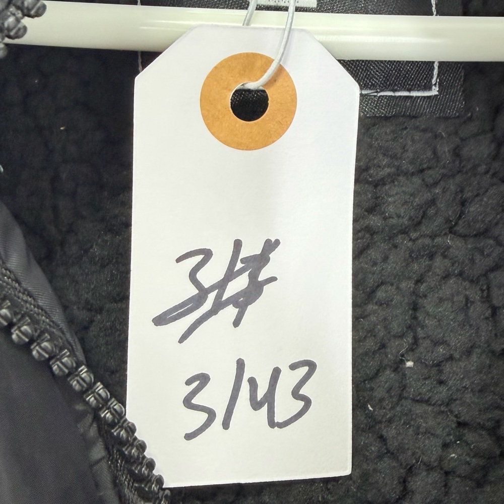 Black Puffer Vest - Size XL - Picture 5 of 5